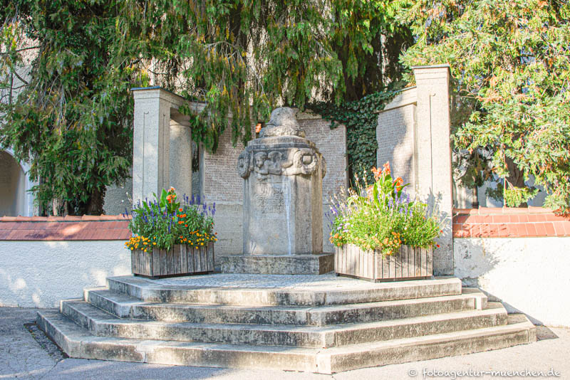 Kriegerdenkmal – Denkmal/Kunstwerk in München