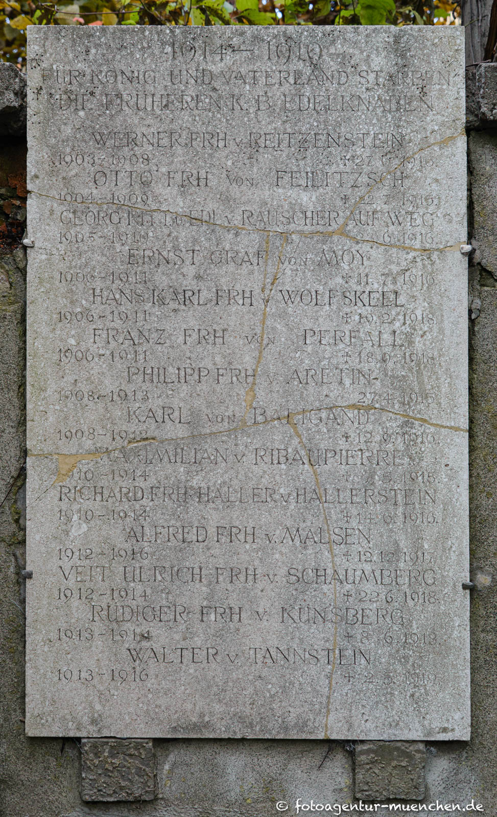 Kriegerdenkmal - Edelknaben