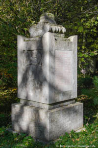 Kriegerdenkmal - Studentenverbindung Apollo – Foto aus München