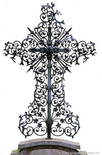 Gerhard Willhalm – Grabkreuz - Waldfriedhof