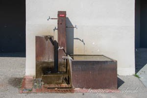  - Brunnen