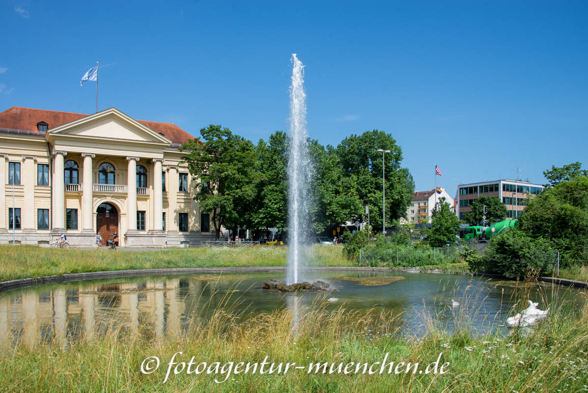 Springbrunnen vor dem Prinz-Carl-Palais – Denkmal/Kunstwerk in München