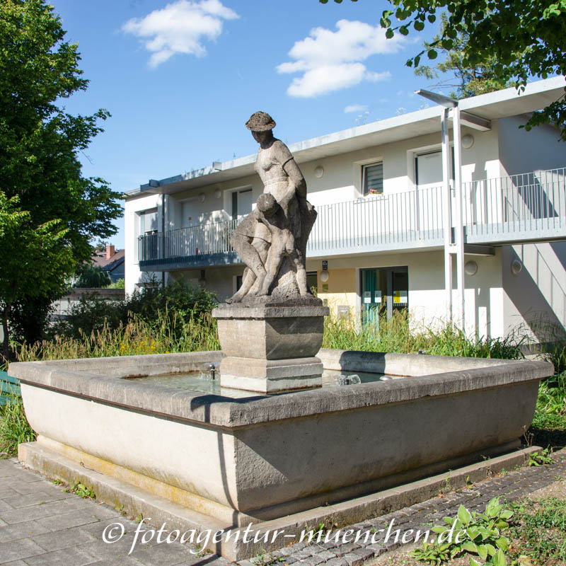 Mutter mit Kindern – Denkmal/Kunstwerk in München