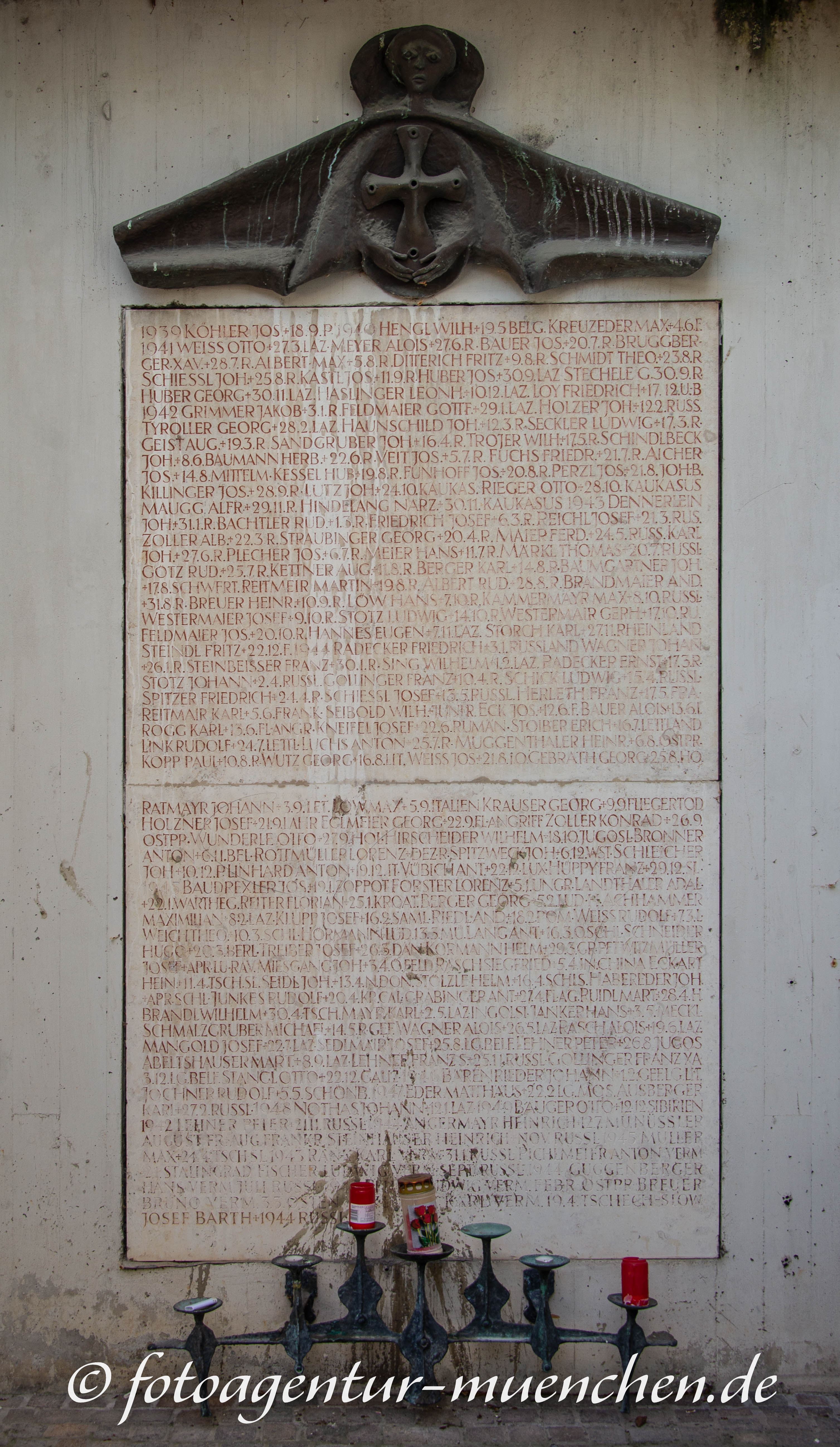 Kriegerdenkmal - Kirche Namen Jesu Kirche