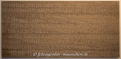 Gedenktafel für Luftkriegsopfer – Foto aus München