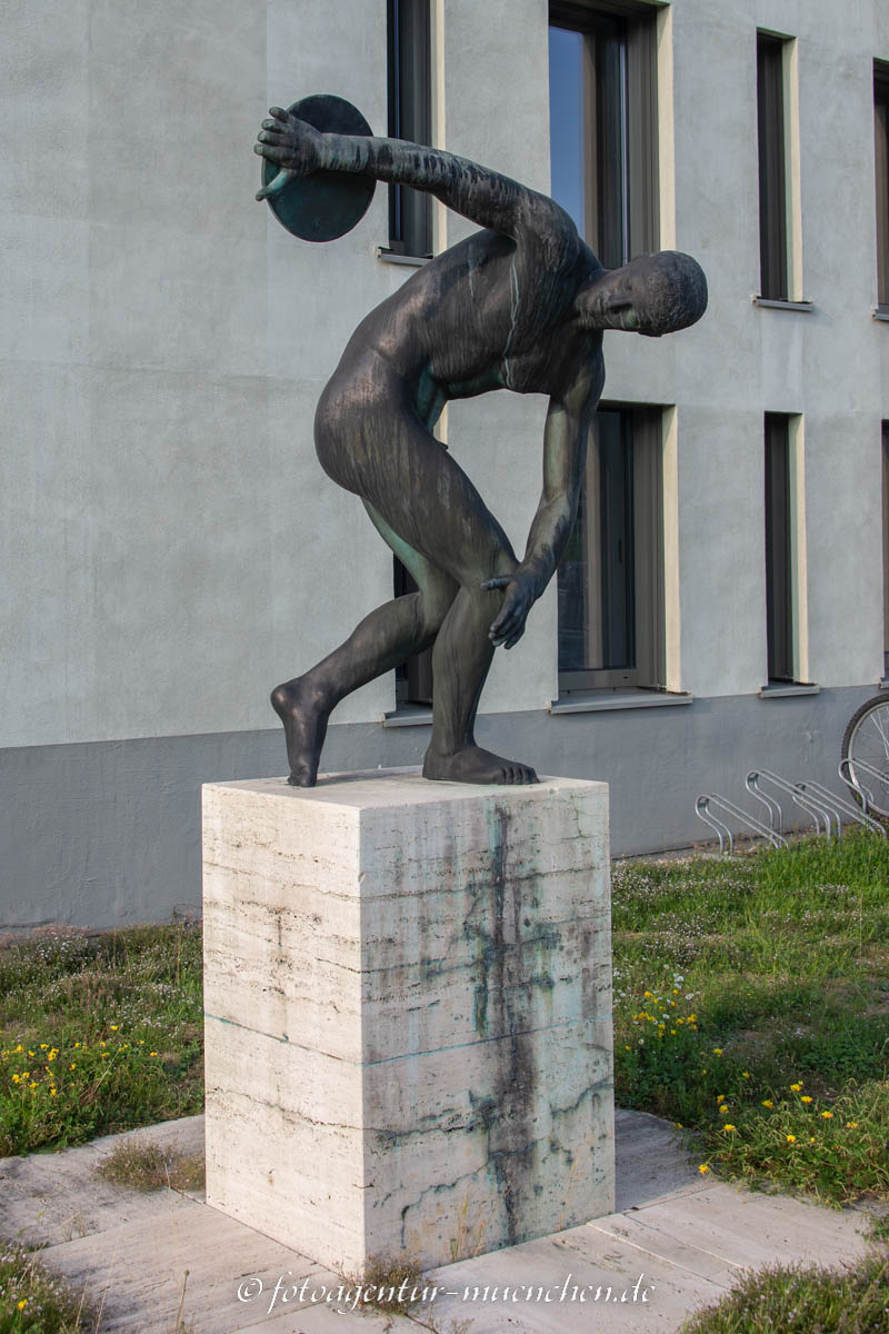 Diskuswerfer – Denkmal/Kunstwerk in München