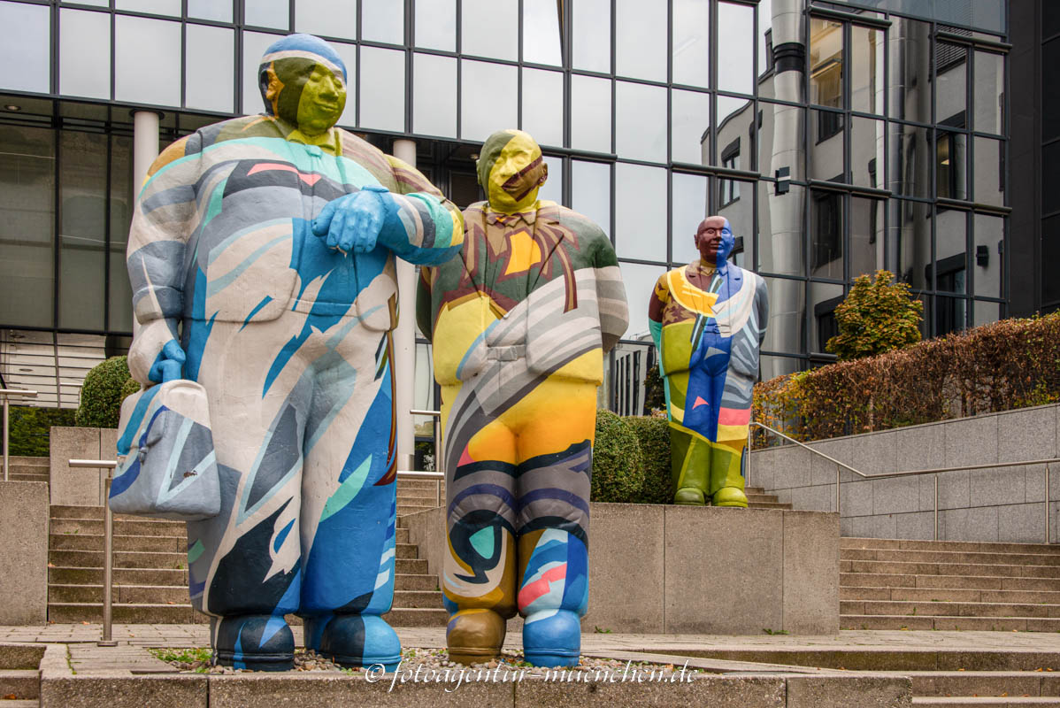 Graue-Männer-Skulpturen – Denkmal/Kunstwerk in München