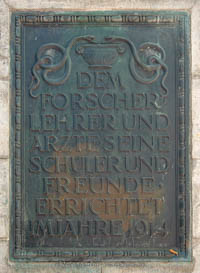 Gedenktafel - Friedrich-Bezold-Brunnen – Foto aus München
