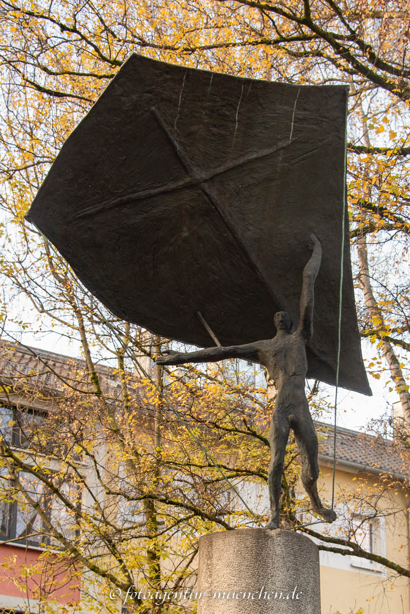 Der Mann mit dem Drachen – Denkmal/Kunstwerk in München