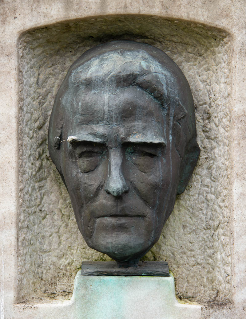 Böcker Hermann – Denkmal/Kunstwerk in München