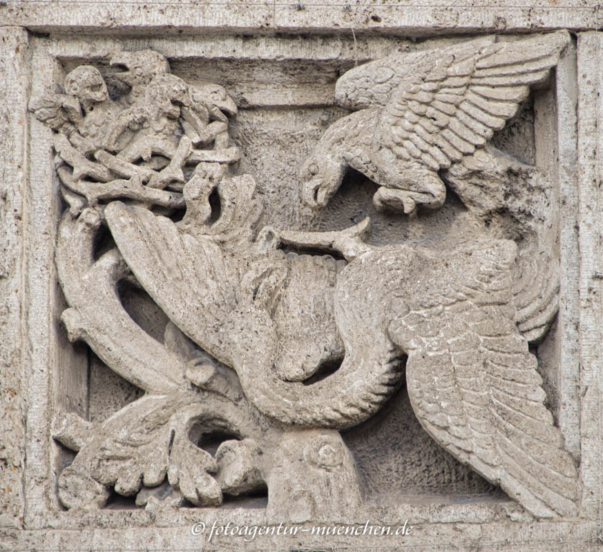 Adler mit Reiher – Denkmal/Kunstwerk in München