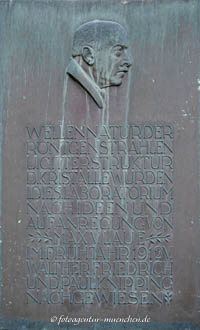 Gedenktafel . Röntgenstrahlen – Foto aus München