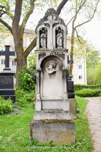 Grab - Otto Hierl-Deronco – Foto aus München