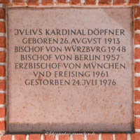 Gerhard Willhalm – Grabplatte - Kardinal Julius Döpfner