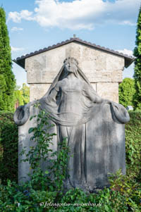 Trauernde - Nordfriedhof – Foto aus München