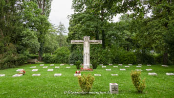 Grabanlage - Schwester vom Roten Kreuz – Foto aus München