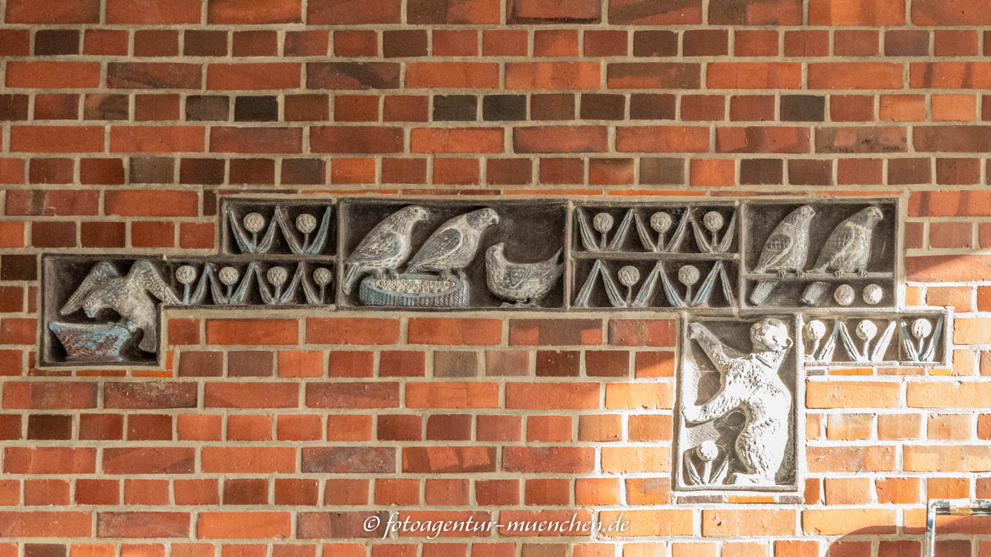 Einer frisst den Anderen – Denkmal/Kunstwerk in München