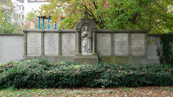 Grabanlage - Priesterbruderschaft St. Peter – Foto aus München