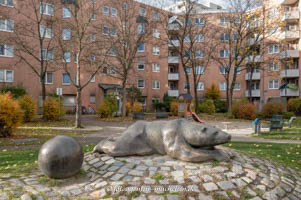 Spielender Bär – Foto aus München