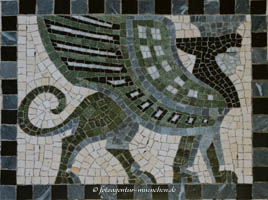 Mosaik - Sphinx – Foto aus München