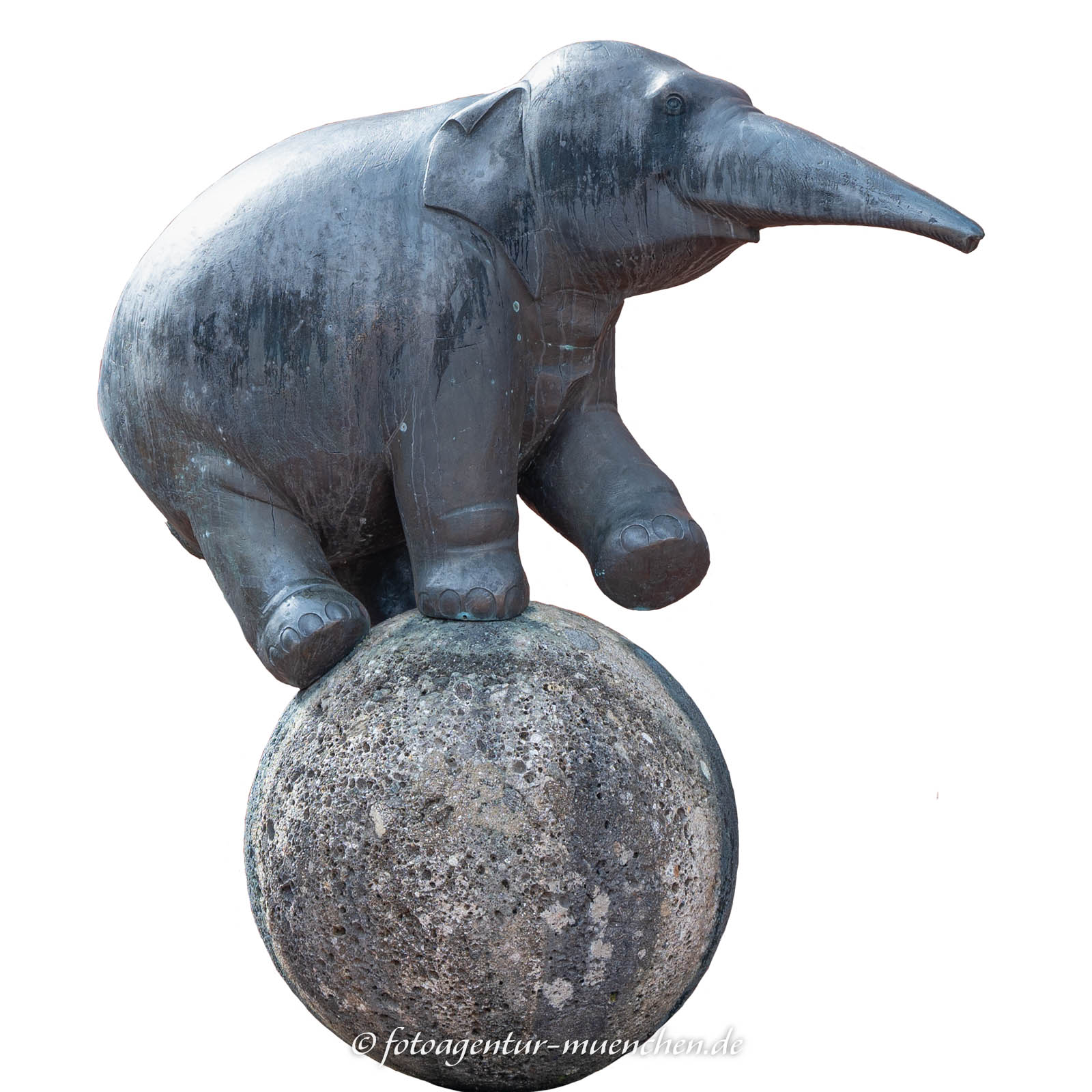 Elefant auf Kugel