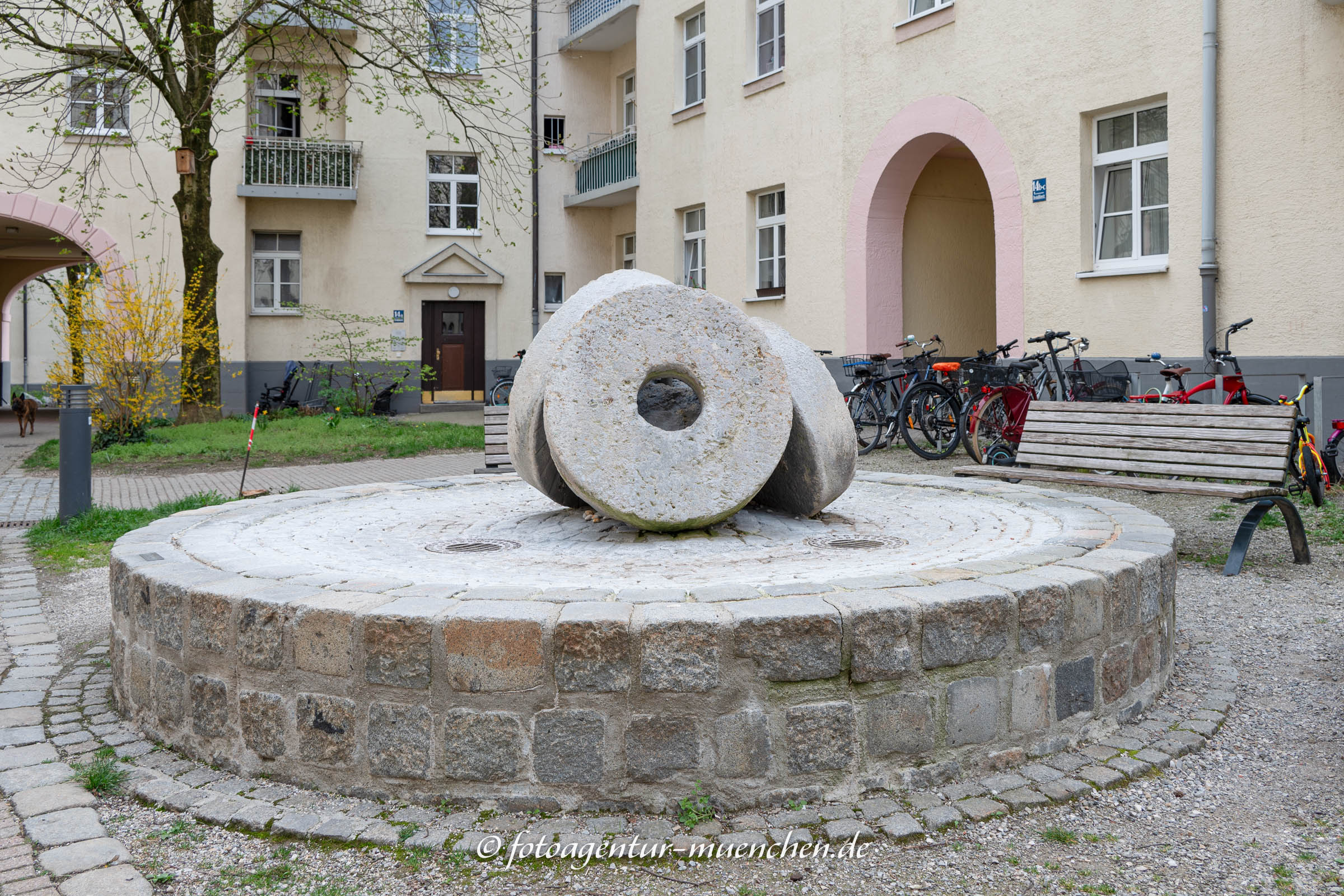 Brunnen - Drei Mühlsteine