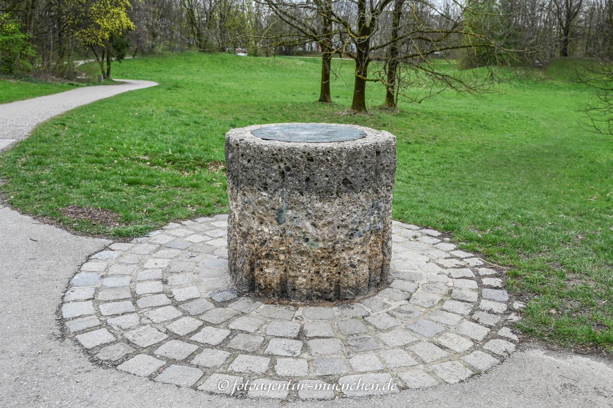 Gedenkstein - Denninger Anger – Denkmal/Kunstwerk in München