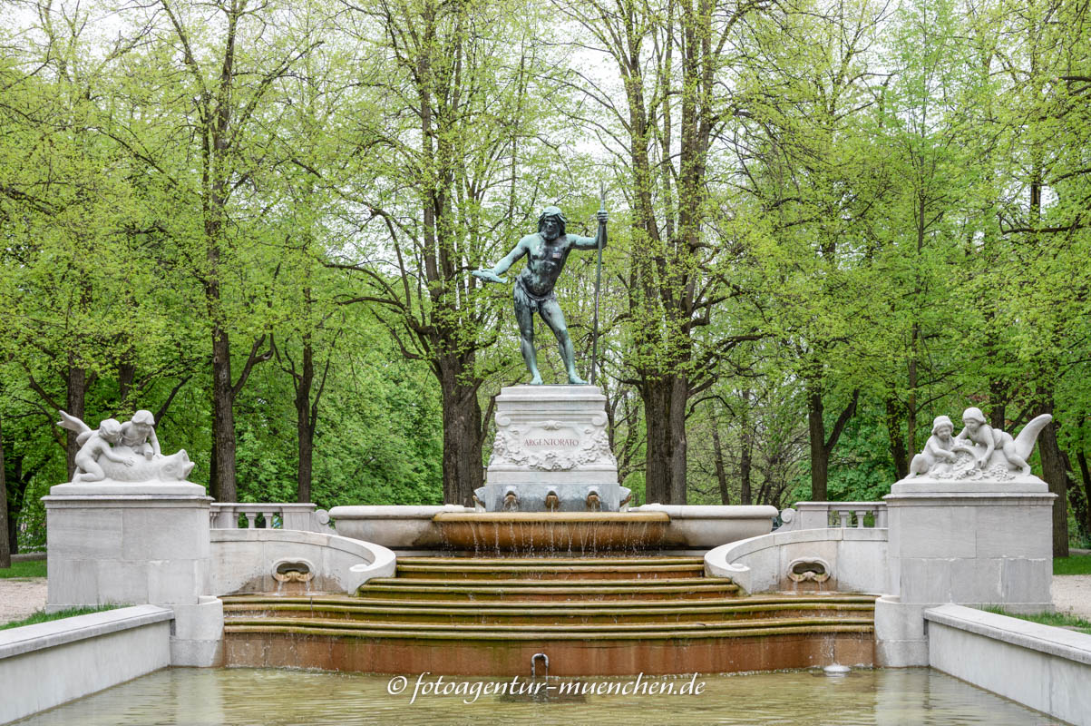 Vater-Rhein-Brunnen