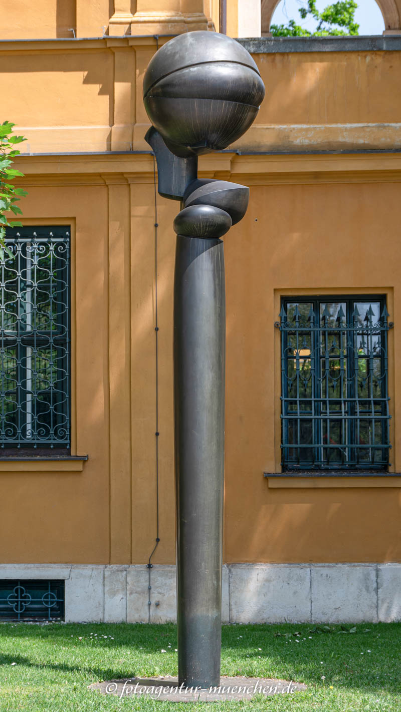 Große Kugelkopf Säule – Denkmal/Kunstwerk in München