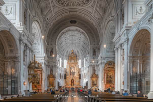 St. Michael - Innenraum – Foto aus München