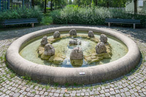  - Felsenring-Brunnen