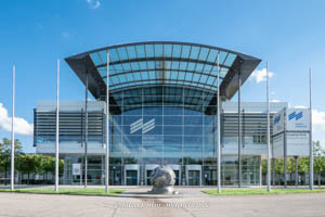 Messe-Riem Eingang Nord mit WM-Brunnen – Foto aus München