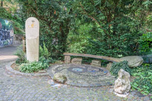 Steinsäule MÜNCHEN - ISTANBUL – Foto aus München