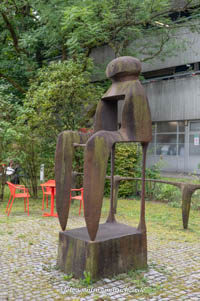 Gerhard Willhalm – Transparente Sitzfigur