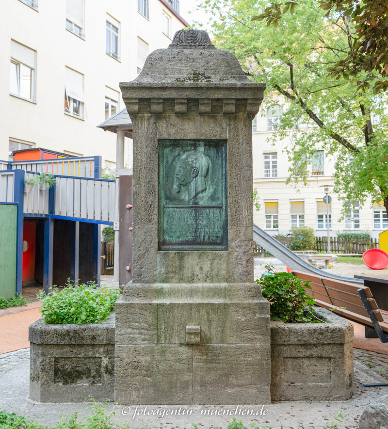 August von Hauner – Denkmal/Kunstwerk in München