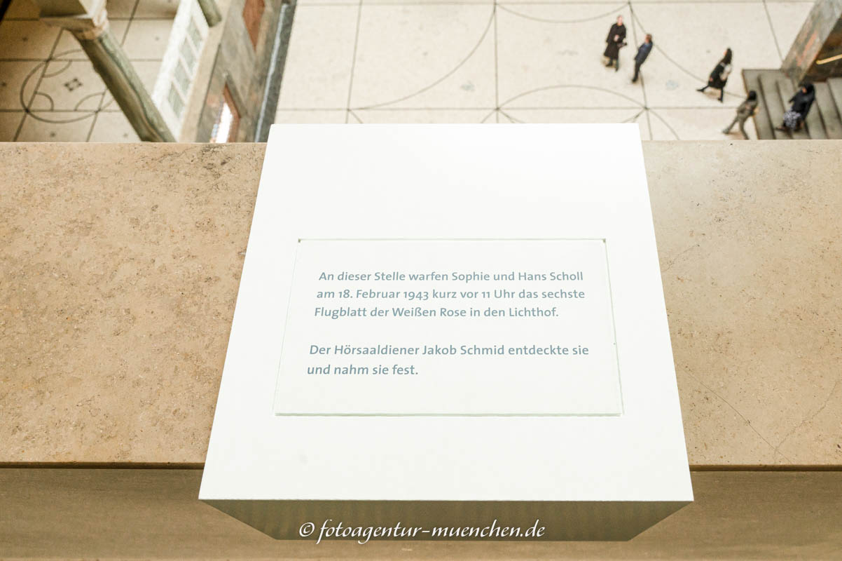 Abwurfstelle der Flugblätter - Weiße Rose – Denkmal/Kunstwerk in München