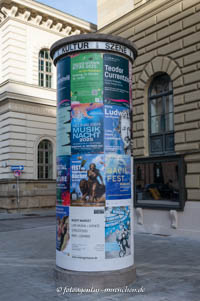 Litfaßsäule mit Buchmesse-Plakat – Foto aus München