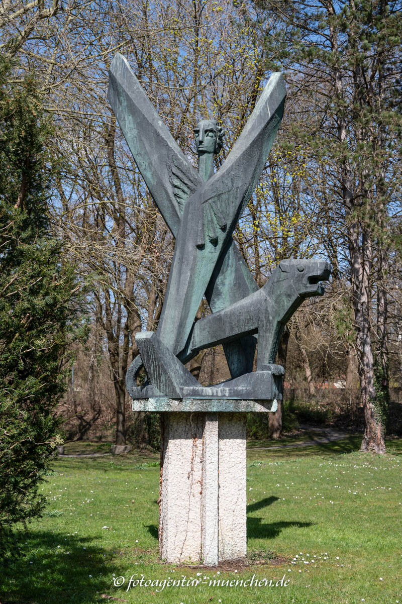 Plastik – Denkmal/Kunstwerk in München