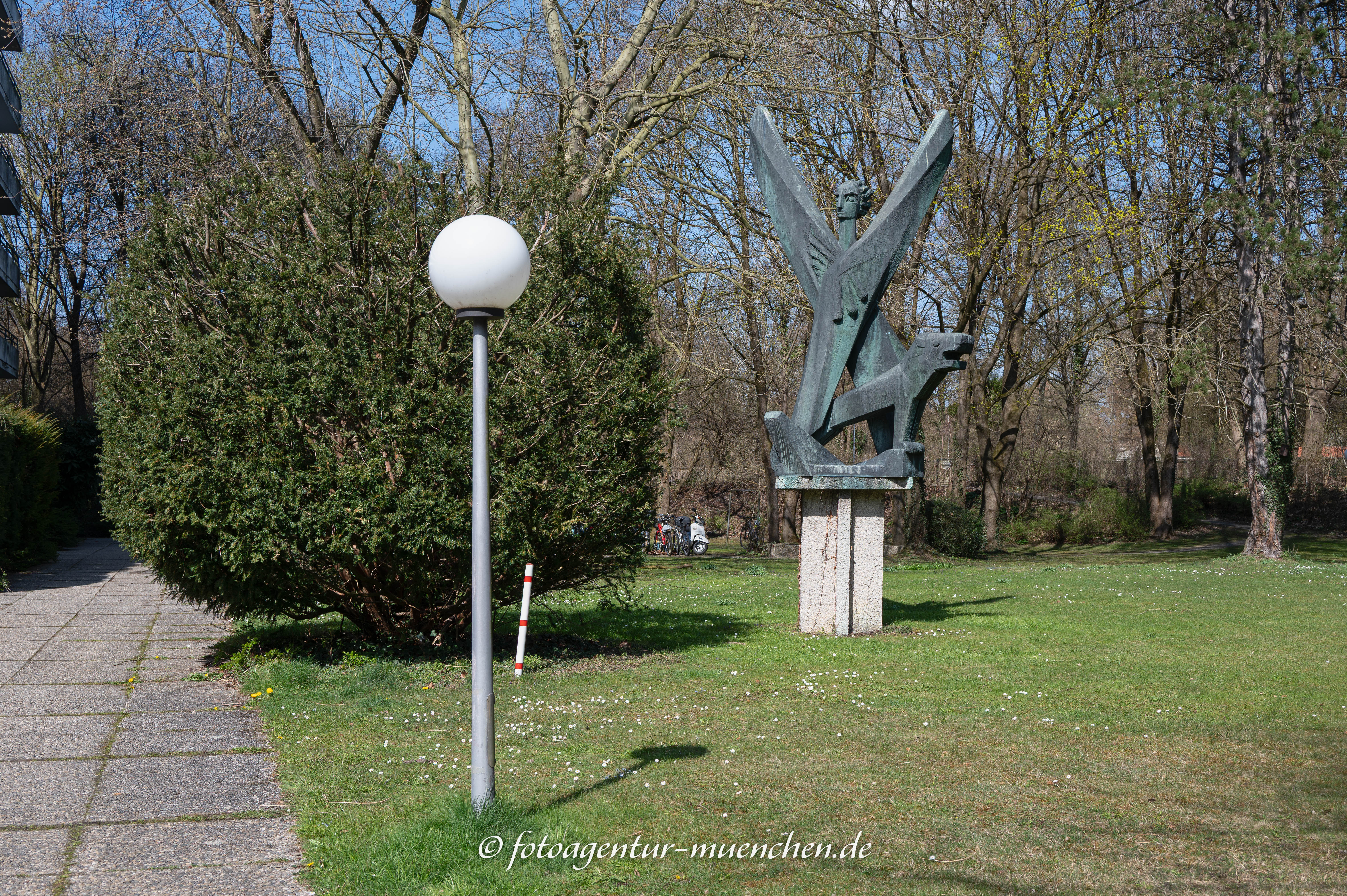 Engel mit Löwe