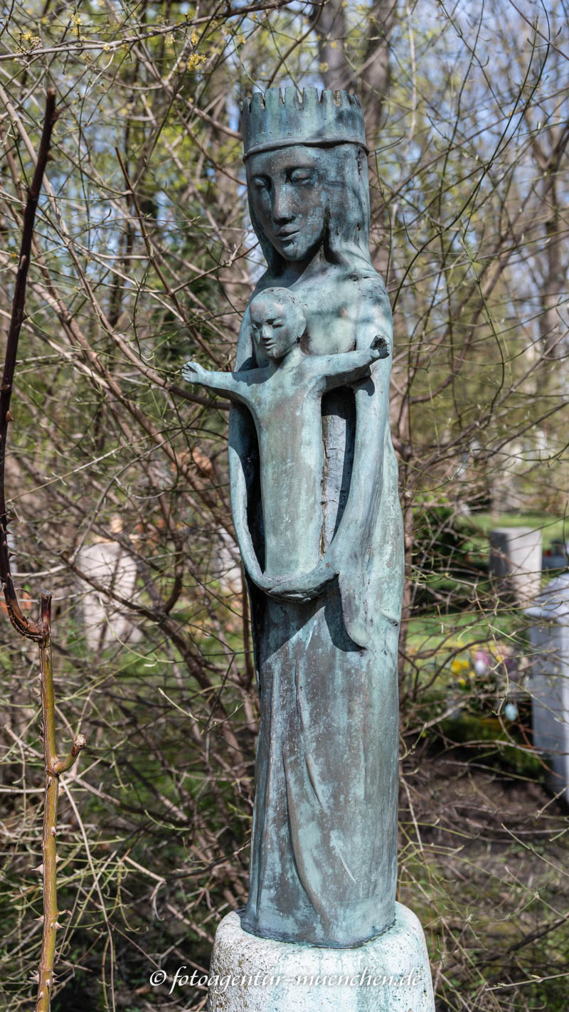 Maria mit Kind – Denkmal/Kunstwerk in München