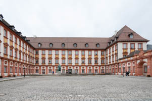  – Ehrenhof