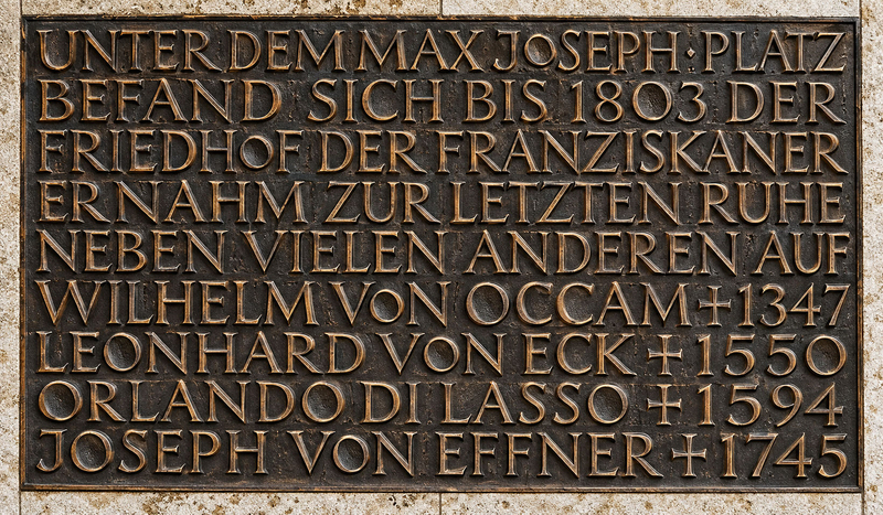 Gedenktafel für den Friedhof des Franziskanerklosters – Denkmal/Kunstwerk in München